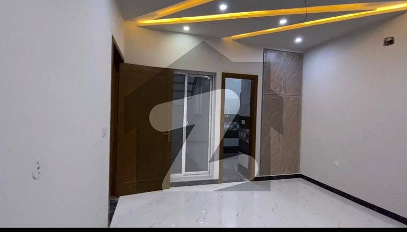 کینال روڈ فیصل آباد میں 3 کمروں کا 4 مرلہ مکان 1.15 کروڑ میں برائے فروخت۔