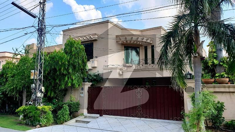 1 Kanal Owner Build Solid Modern Bungalow For Sale In Phase 4