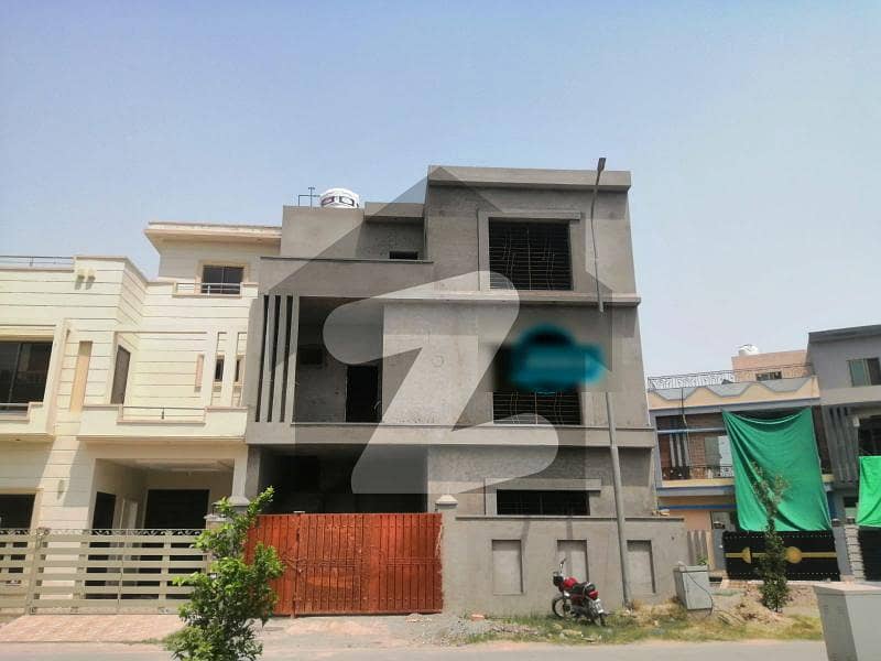 Modern Design 5 Marla corner House for Sale in jade extension Block Park view City Lahore