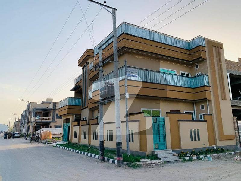 ورسک روڈ پشاور میں 7 کمروں کا 8 مرلہ مکان 2.5 کروڑ میں برائے فروخت۔