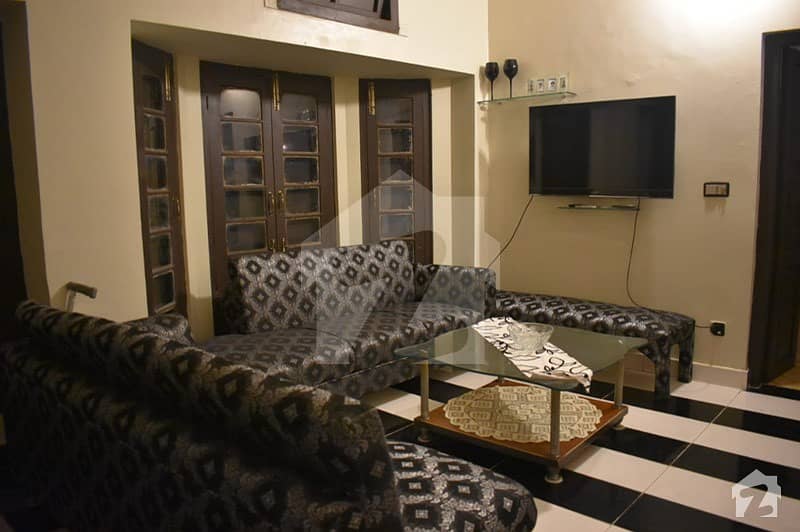ڈیوس روڈ لاہور میں 4 کمروں کا 1.9 کنال مکان 11 کروڑ میں برائے فروخت۔