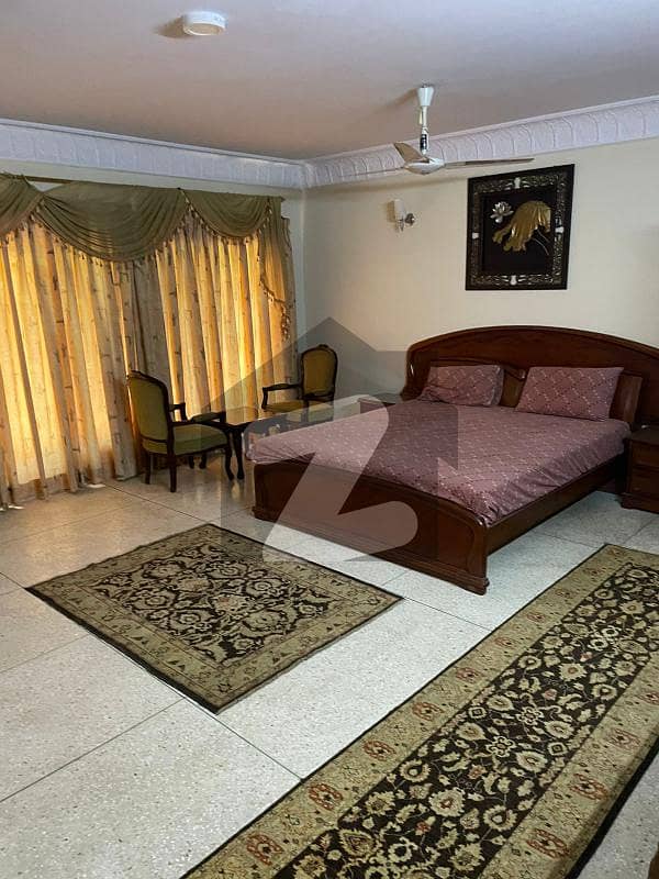 ڈی ایچ اے فیز 4 ڈی ایچ اے کراچی میں 8 کمروں کا 3.6 کنال مکان 21 کروڑ میں برائے فروخت۔