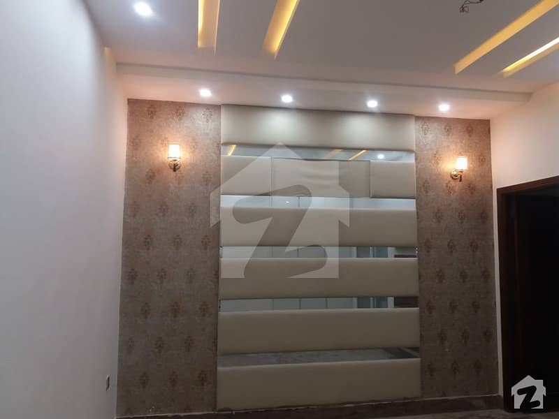 ایڈن ایگزیکیٹو ایڈن گارڈنز فیصل آباد میں 4 کمروں کا 7 مرلہ مکان 2.5 کروڑ میں برائے فروخت۔