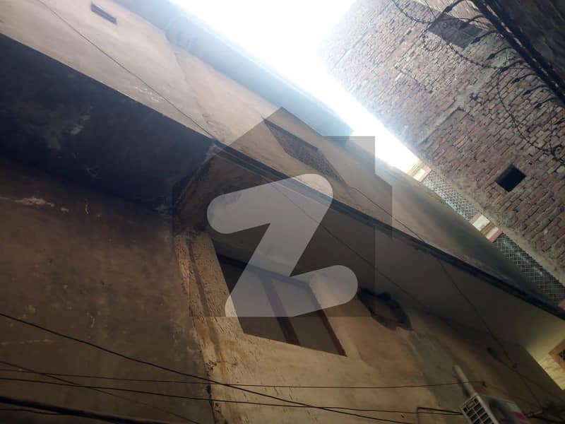 شالیمار ٹاؤن لاہور میں 6 کمروں کا 3 مرلہ مکان 95 لاکھ میں برائے فروخت۔