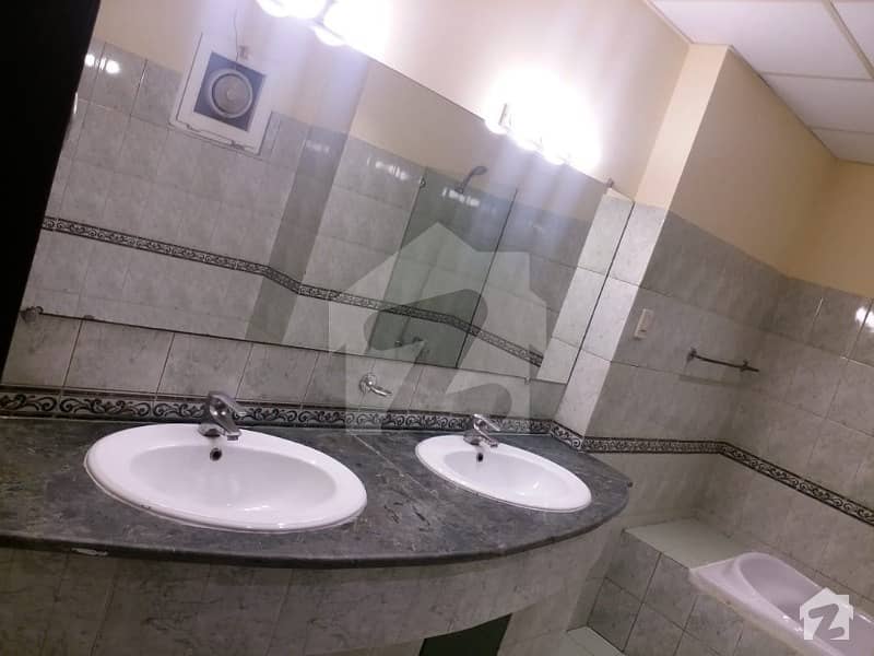 3268 Square Feet Flat Situated In Dha Defence For Rent