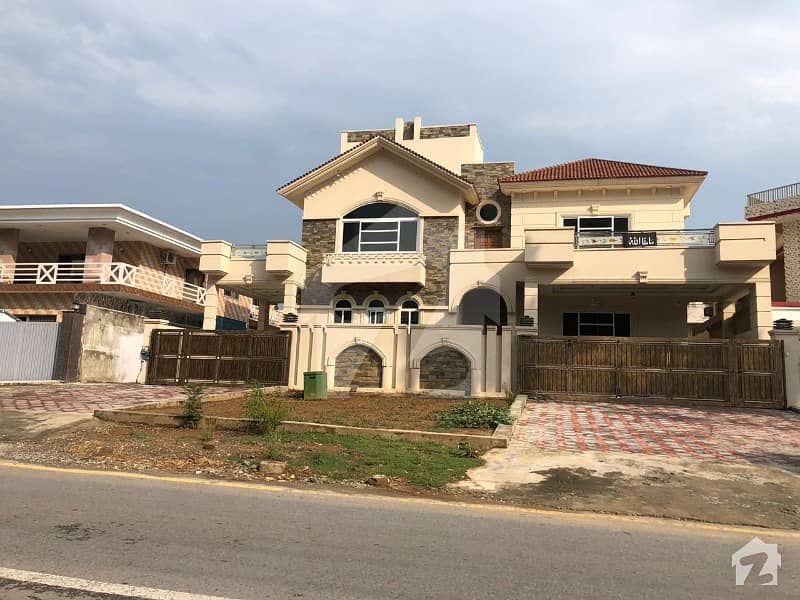 3204 Square Feet House Available In I-8/3 For Sale 3204 Square Feet House Available In I-8/3 For Sale