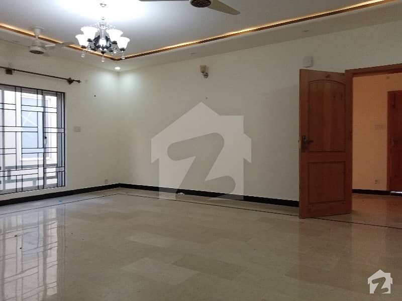 Kanal Luxurious Double Unit House Available For Rent