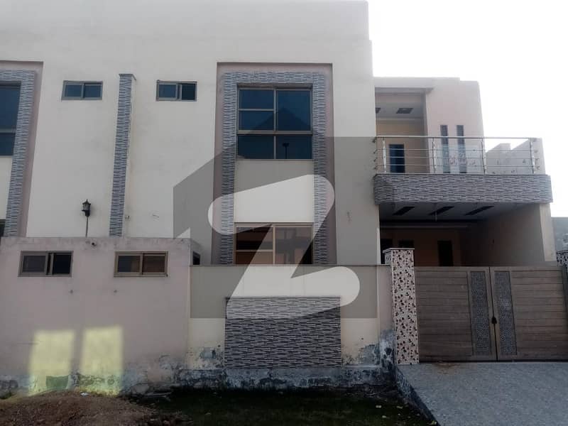 ماڈل سٹی ٹو ستیانہ روڈ فیصل آباد میں 3 کمروں کا 5 مرلہ مکان 1.3 کروڑ میں برائے فروخت۔