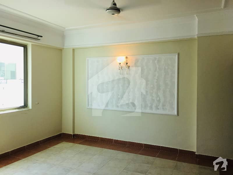 4 Bed Beautiful Renovated Apartment Available For Rent