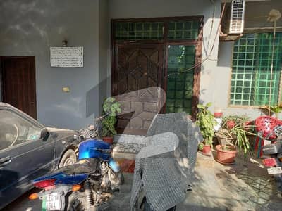 علی ٹاؤن لاہور میں 4 کمروں کا 10 مرلہ مکان 3.5 کروڑ میں برائے فروخت۔