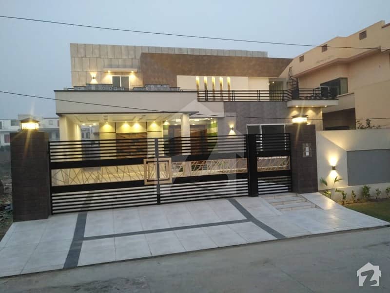 1 Kanal Modern Design Extraordinary Good Location Beautiful House For Sale In Wapda Town Phase 1