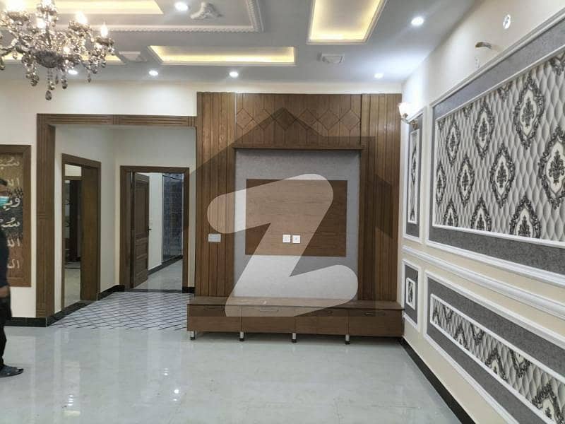 نشیمنِ اقبال فیز 1 نشیمنِ اقبال لاہور میں 5 کمروں کا 10 مرلہ مکان 2.75 کروڑ میں برائے فروخت۔