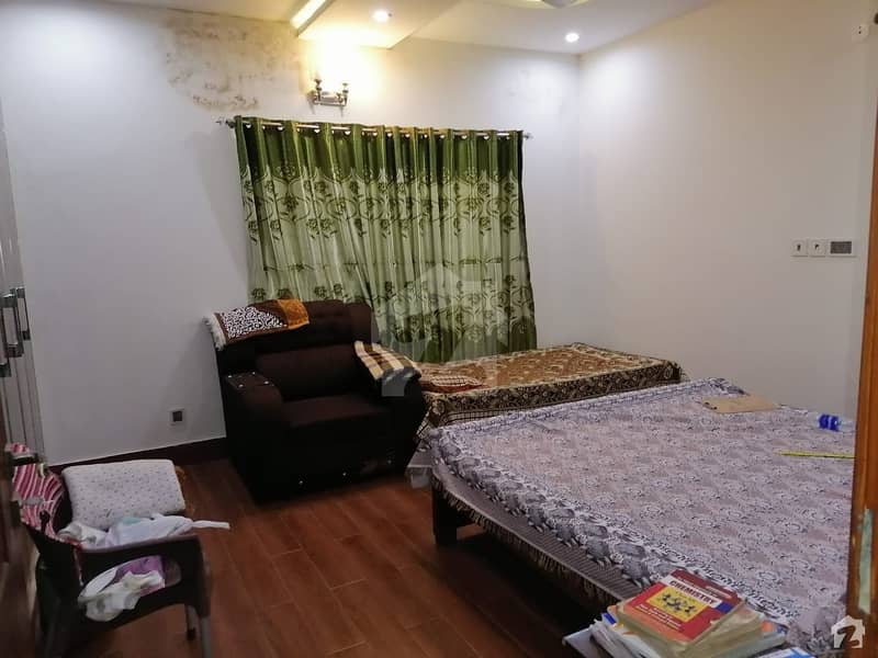 کیولری گراؤنڈ لاہور میں 5 کمروں کا 10 مرلہ مکان 2.1 کروڑ میں برائے فروخت۔