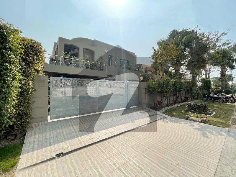 1 Kanal Near Well Maintained Modern House Is Available For Sale In DHA Phase 4 Lahore.