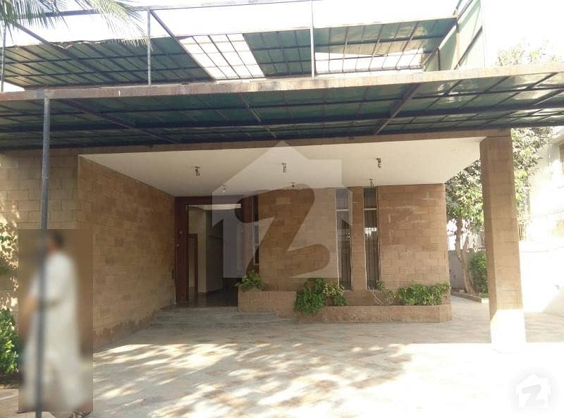 ڈی ایچ اے فیز 5 ڈی ایچ اے کراچی میں 6 کمروں کا 2 کنال مکان 20 کروڑ میں برائے فروخت۔