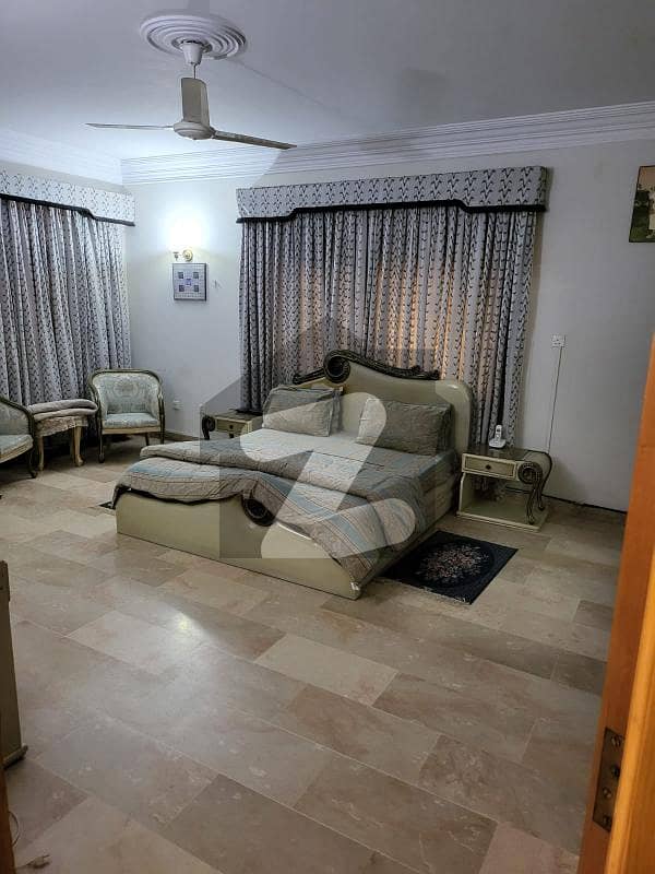 ڈی ایچ اے فیز 5 ڈی ایچ اے کراچی میں 5 کمروں کا 1.8 کنال مکان 15 کروڑ میں برائے فروخت۔