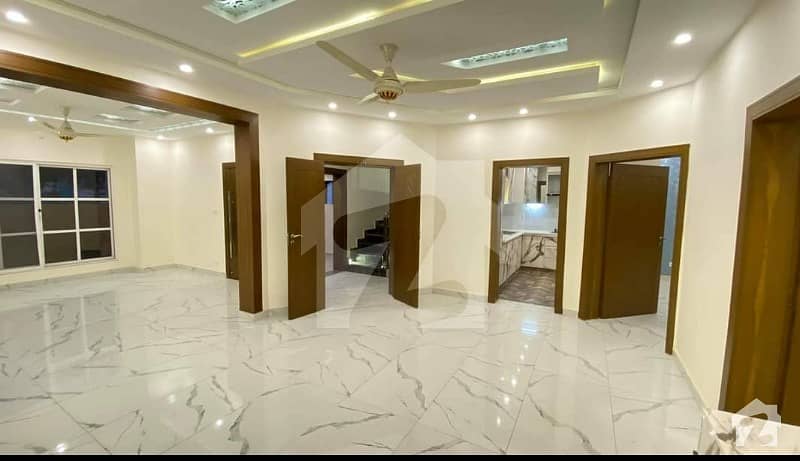 آئی ۔ 10 اسلام آباد میں 5 کمروں کا 7 مرلہ مکان 3.35 کروڑ میں برائے فروخت۔
