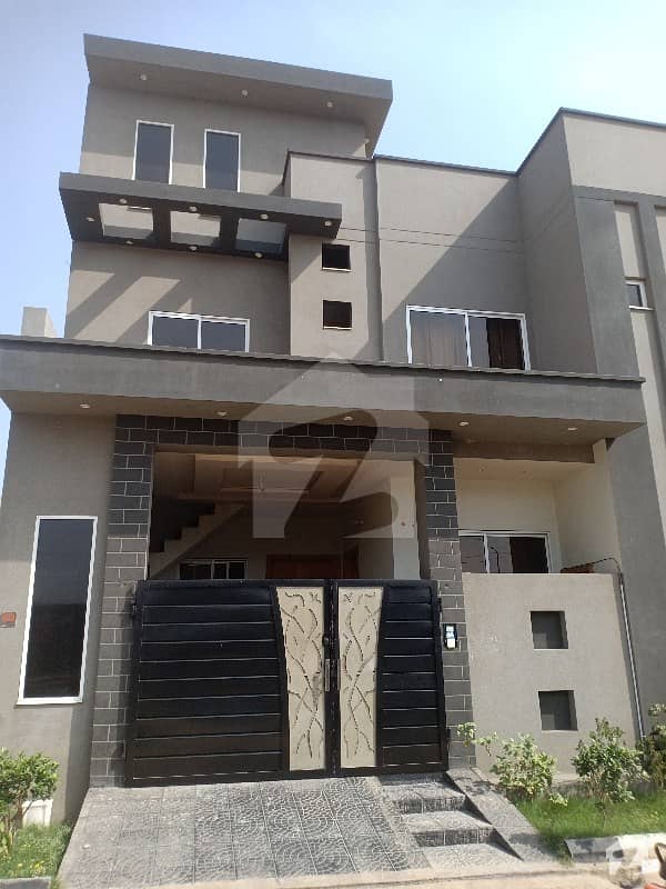 ستیانہ روڈ فیصل آباد میں 5 کمروں کا 5 مرلہ مکان 1.5 کروڑ میں برائے فروخت۔