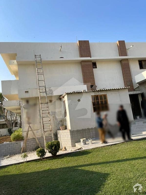 شہید ملت روڈ کراچی میں 10 کمروں کا 2 کنال مکان 7 لاکھ میں کرایہ پر دستیاب ہے۔