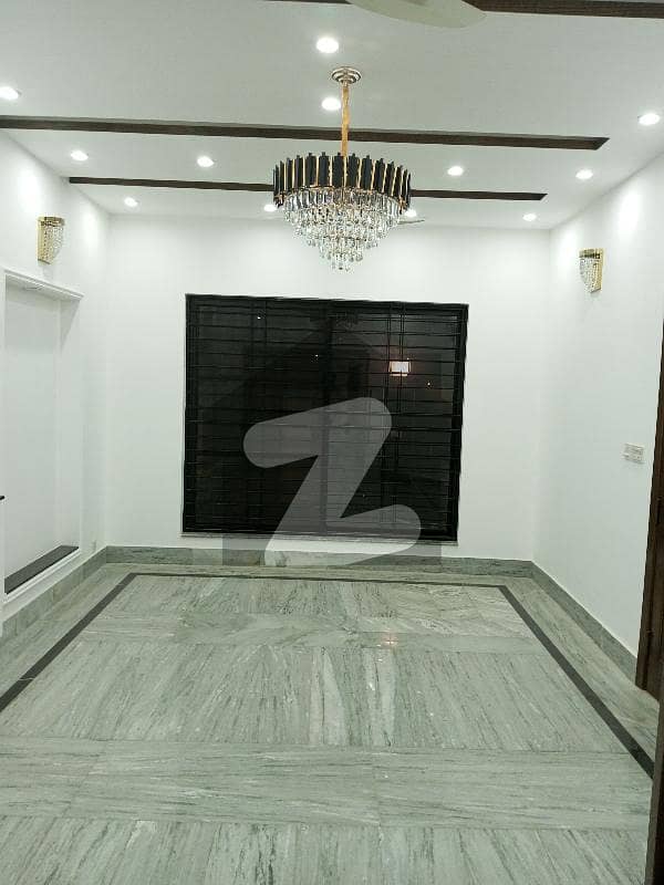 پیراگون سٹی لاہور میں 5 کمروں کا 10 مرلہ مکان 95 ہزار میں کرایہ پر دستیاب ہے۔