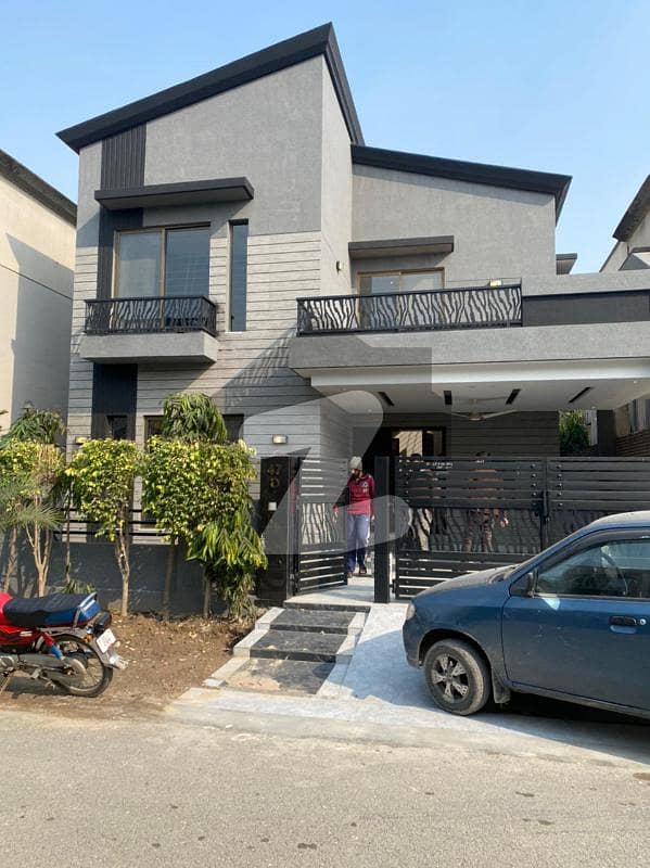 ڈیوائن گارڈنز لاہور میں 4 کمروں کا 10 مرلہ مکان 3 کروڑ میں برائے فروخت۔