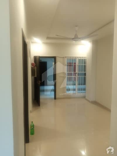 Gulberg Empire Building Civic Center 900 Square Feet Apartment For Sale