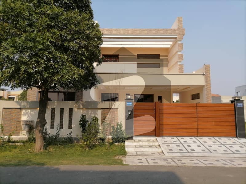 Ideally Located House Of 15 Marla Is Available For sale In Wapda City