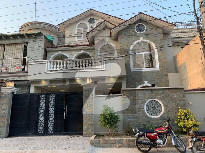 10 Marla Beautiful Fresh House for Sale in Officer Garden Colony