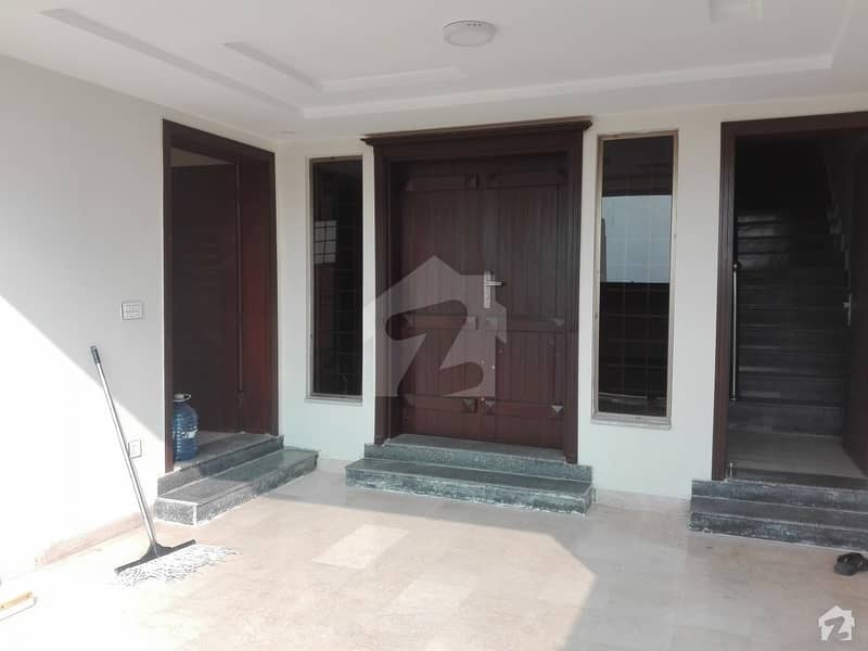 01 Kanal House Available For Sale