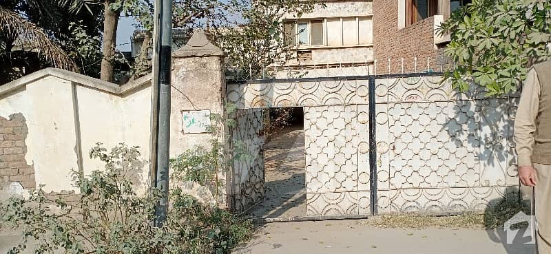 60 Marla Plot , With Old Construction For Sell In University Town Peshawar