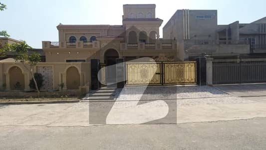 1 Kanal Prime Location House Available For Sale In Nasheman-e-Iqbal Phase 2 - Block D
