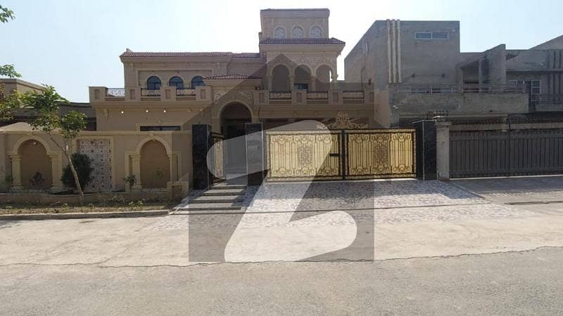 1 Kanal Ideal Location House Available For Sale In Nasheman-e-Iqbal Phase 2 - Block B