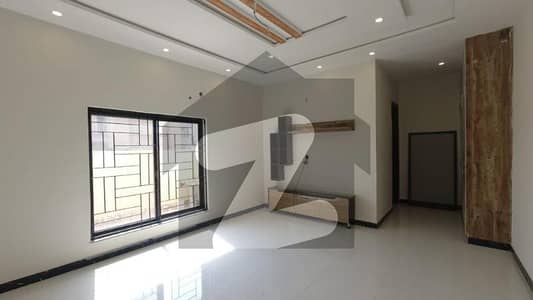 1 KANAL BEST LOCATION HOUSE AVAILABLE FOR SALE IN Nasheman-E-Iqbal Phase 2 - Block D