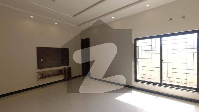 1 KANAL IDEAL LOCATION HOUSE AVAILABLE FOR SALE IN Nasheman-E-Iqbal Phase 2 - Block C