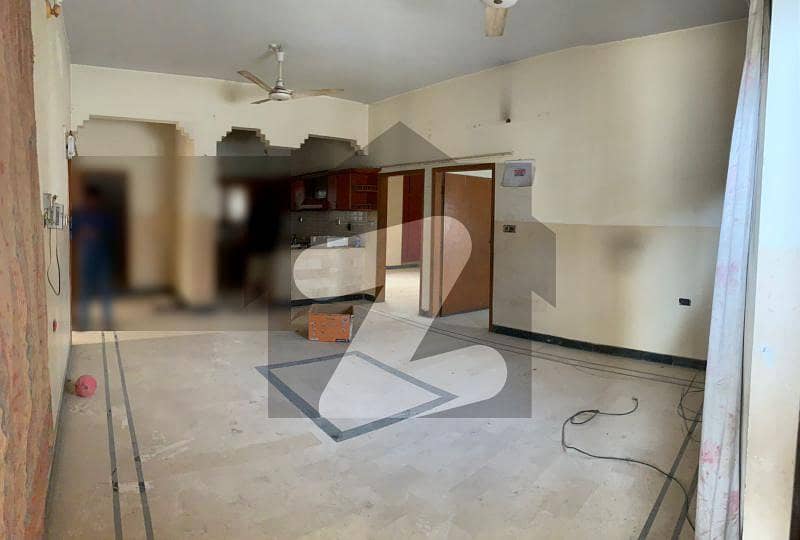 گلستانِ جوہر کراچی میں 3 کمروں کا 10 مرلہ مکان 4 کروڑ میں برائے فروخت۔