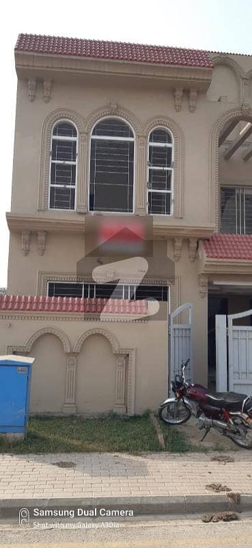 بحریہ ٹاؤن ۔ سیکٹر ایف بحریہ ٹاؤن لاہور میں 3 کمروں کا 5 مرلہ مکان 1.1 کروڑ میں برائے فروخت۔