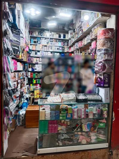 شاہ عالم مارکیٹ لاہور میں 0.32 مرلہ دکان 2.5 کروڑ میں برائے فروخت۔