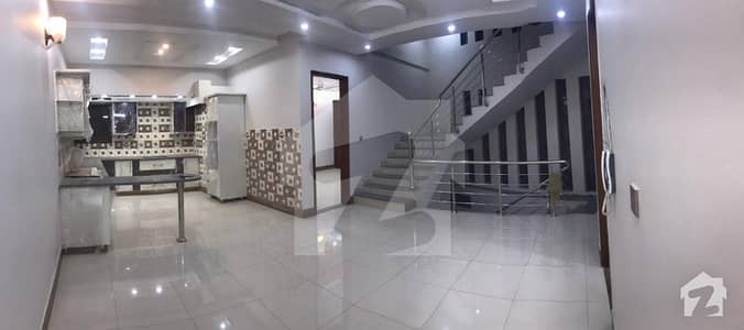 پی ای سی ایچ ایس بلاک 6 پی ای سی ایچ ایس جمشید ٹاؤن کراچی میں 5 کمروں کا 7 مرلہ مکان 4.9 کروڑ میں برائے فروخت۔