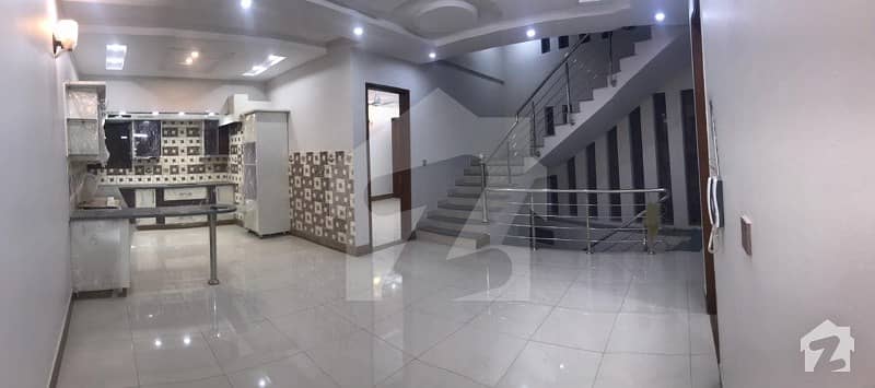 پی ای سی ایچ ایس بلاک 6 پی ای سی ایچ ایس جمشید ٹاؤن کراچی میں 5 کمروں کا 7 مرلہ مکان 4.9 کروڑ میں برائے فروخت۔
