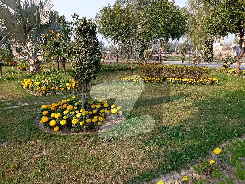 بیکن ہاؤس سوسائٹی لاہور میں 1 کنال رہائشی پلاٹ 1.6 کروڑ میں برائے فروخت۔