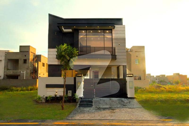 50 Ft Road Close to Park and Market 5 Marla Luxury House For Sale