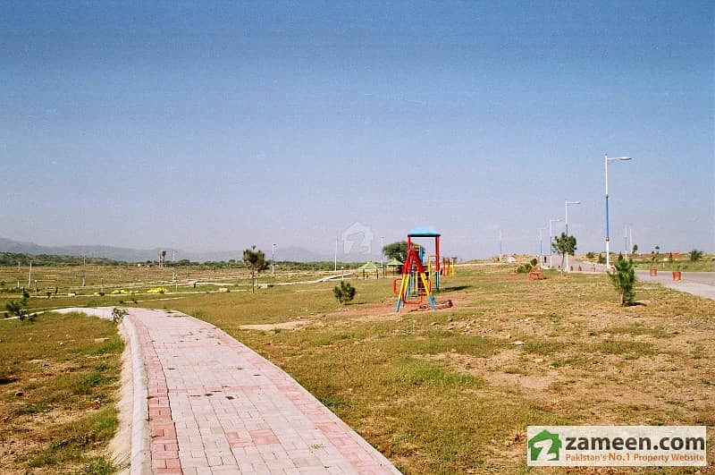 1 Kanal Plot For Sale In E-18 On Ideal Location