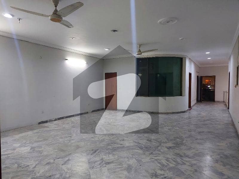 جوہر ٹاؤن فیز 2 جوہر ٹاؤن لاہور میں 5 کمروں کا 1 کنال عمارت 13 کروڑ میں برائے فروخت۔