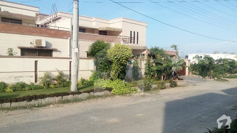 پی اے ایف فالکن کمپلیکس گلبرگ لاہور میں 4 کمروں کا 14 مرلہ مکان 4.5 کروڑ میں برائے فروخت۔