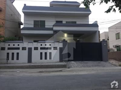 2250  Square Feet House Is Available For Sale On Satiana Road