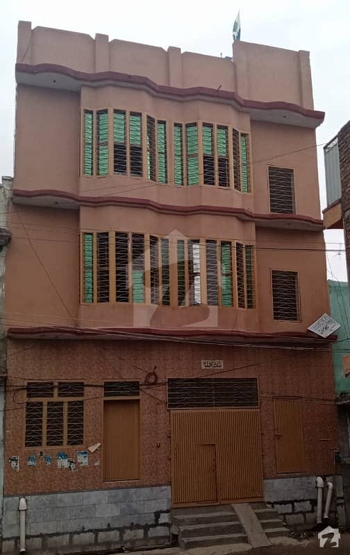 ڈلا زیک روڈ پشاور میں 9 کمروں کا 6 مرلہ مکان 1.6 کروڑ میں برائے فروخت۔
