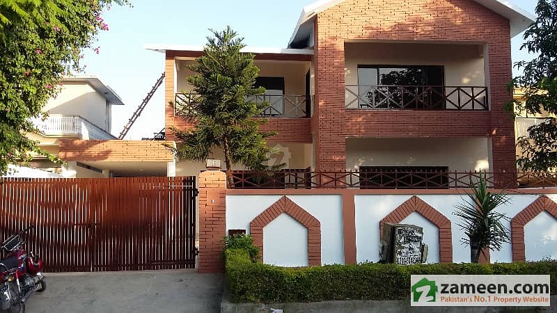 New Renovated 555 Sq. Yard 6 Bed Room House For Rent