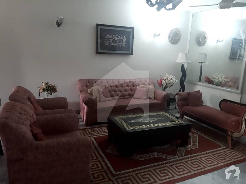 1350  Square Feet Flat Is Available In Bhatta Chowk
