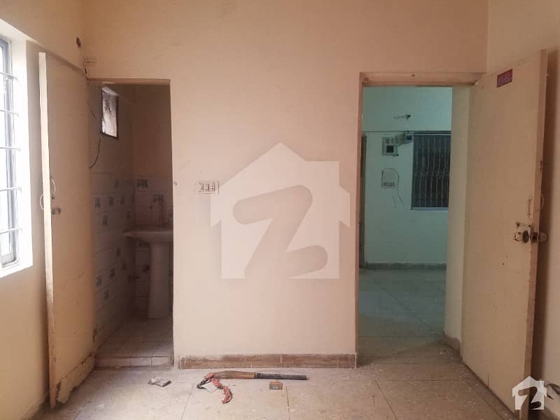 650 Square Feet Flat Available In Karimabad For Sale