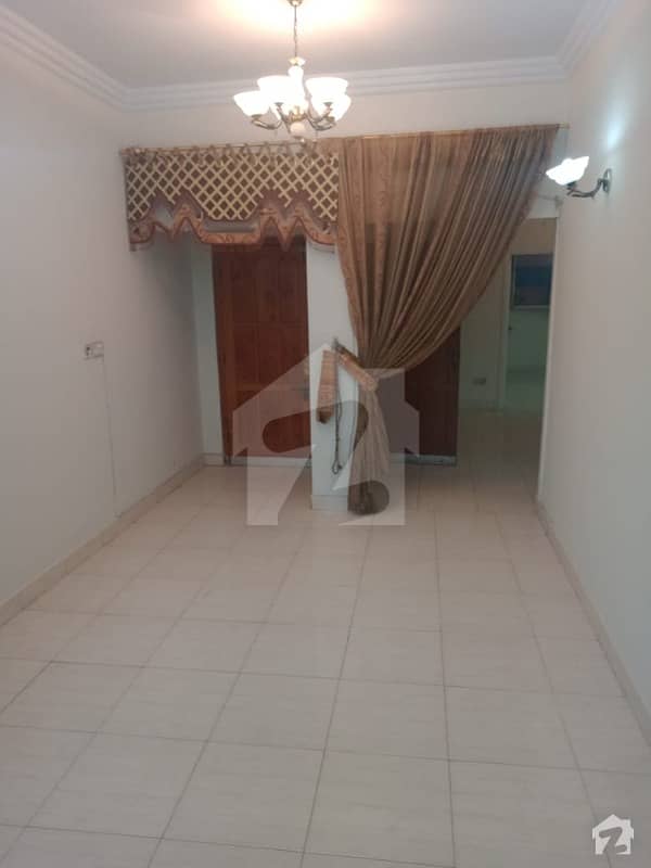 3rd Floor Ideal Location 2 Bed 3 Washroom Flat For Rent